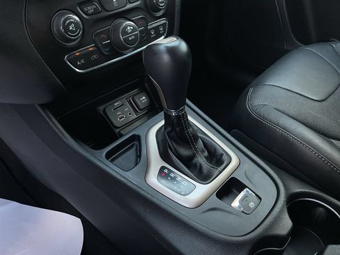 Used 2014 Jeep Cherokee Limited FWD image 22