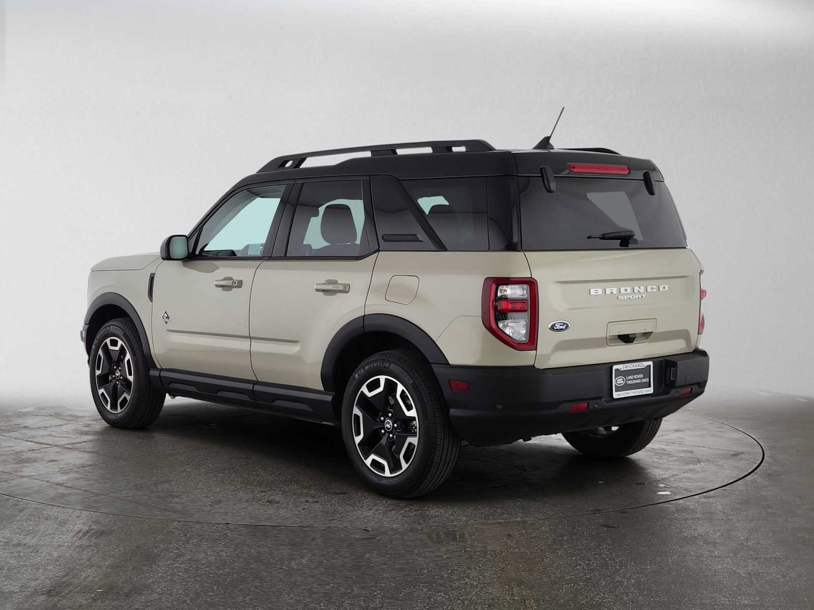 Used 2024 Ford Bronco Sport Outer Banks w/ Tech Package AWD/4WD image 3
