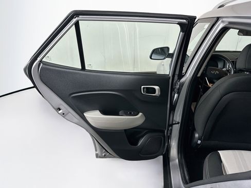 Used 2025 Hyundai Venue SEL FWD image 27