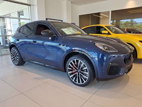 Used 2025 Maserati Grecale Modena AWD/4WD image 2