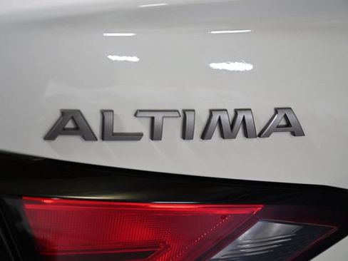 Used 2024 Nissan Altima 2.5 SR FWD image 11