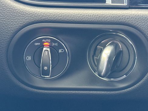 Certified 2022 Porsche Macan AWD/4WD image 23