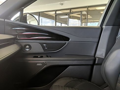 Certified 2024 Lincoln Nautilus Reserve w/ Equipment Group 202A image 25