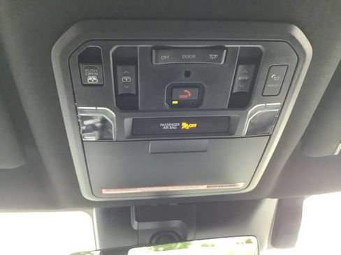 Used 2023 Toyota Tundra Platinum AWD/4WD image 36