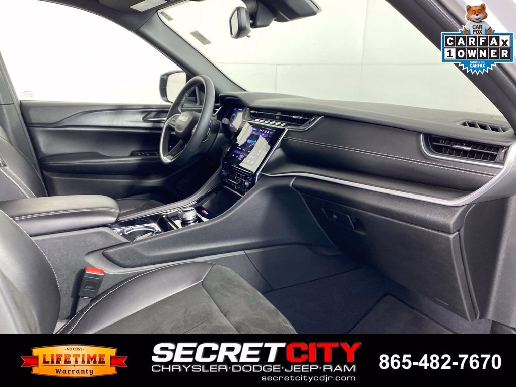 Used 2023 Jeep Grand Cherokee L Laredo AWD/4WD image 33