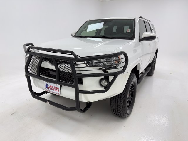 Used 2020 Toyota 4Runner SR5 AWD/4WD image 4