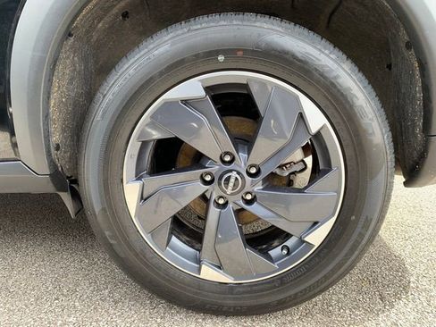 Used 2025 Nissan Rogue SV image 32