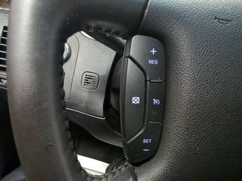 Used 2011 Cadillac DTS FWD image 18