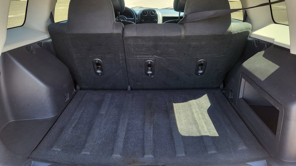 Used 2014 Jeep Patriot Latitude FWD image 14