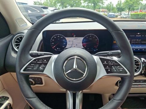 Used 2025 Mercedes-Benz GLB 250 4MATIC image 23