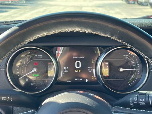 Used 2022 Jeep Wrangler Unlimited Sahara w/ Cold Weather Group image 28