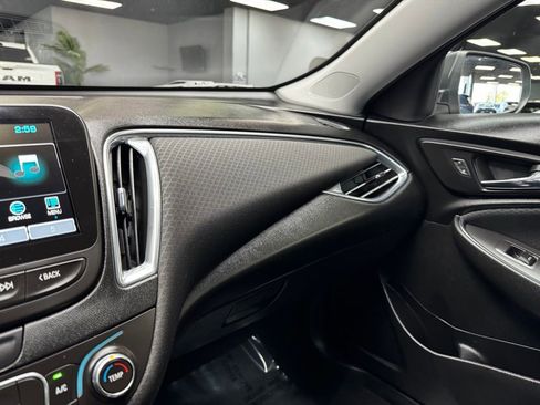 Used 2018 Chevrolet Malibu LT FWD image 27