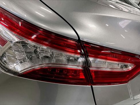 Used 2019 Toyota Camry XLE FWD image 29