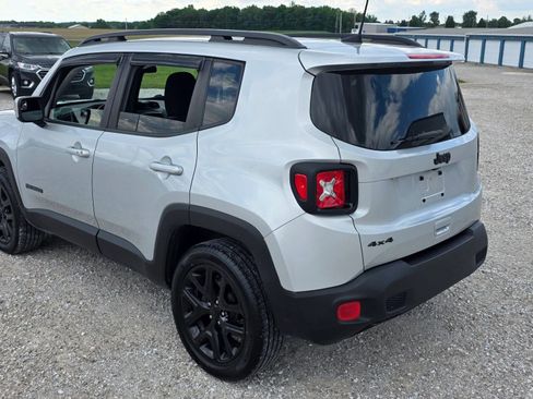 Used 2018 Jeep Renegade Altitude AWD/4WD image 5