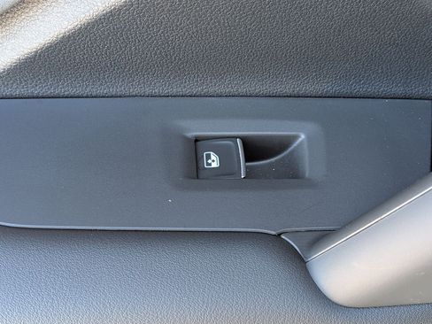 Used 2025 Volkswagen Tiguan SE R-Line image 28