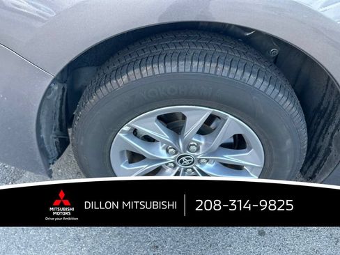 Used 2024 Toyota Sienna XLE FWD image 28