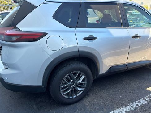 Used 2024 Nissan Rogue S AWD/4WD image 15