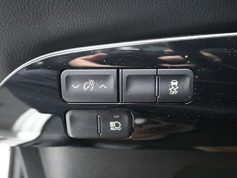 Used 2016 Toyota Prius Three Touring image 18