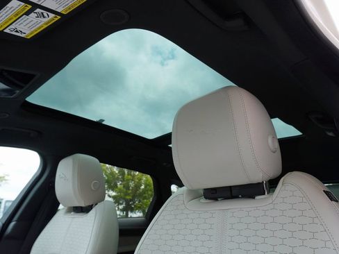 Used 2025 Jaguar F-PACE R-Dynamic S AWD/4WD image 14