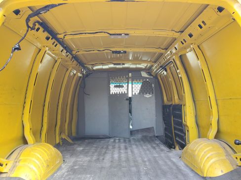 Used 2021 Chevrolet Express 2500 RWD image 8