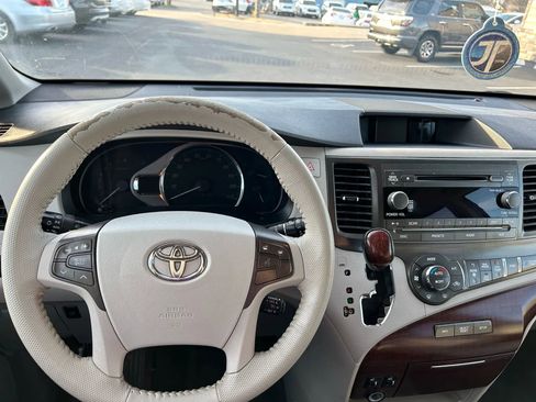 Used 2012 Toyota Sienna XLE image 12
