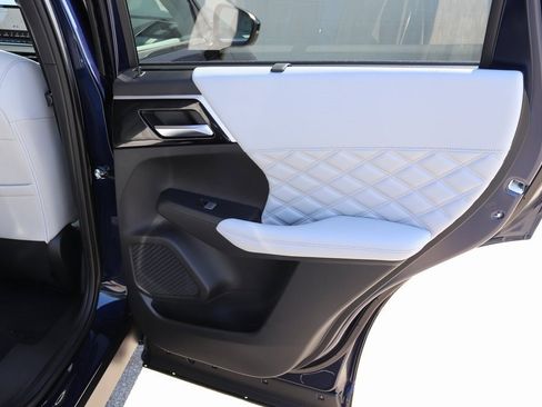 New 2025 Mitsubishi Outlander SEL image 11