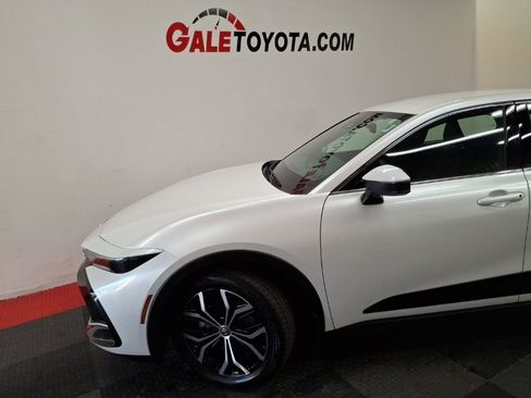 Used 2023 Toyota Crown XLE image 4