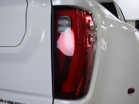 Used 2024 GMC Sierra 3500 Denali w/ Denali Reserve Package image 20