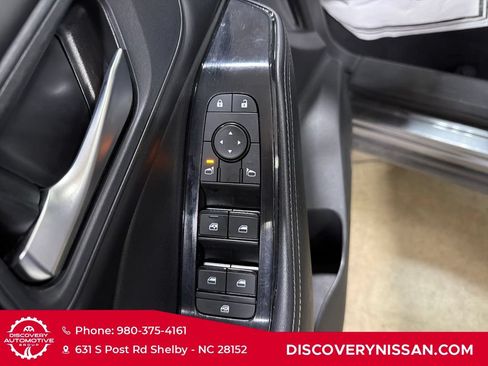 Certified 2025 Nissan Rogue SV AWD/4WD image 11