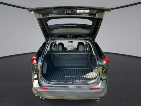 Used 2025 Toyota RAV4 XLE FWD image 30