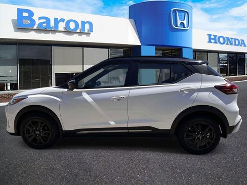 Used 2023 Nissan Kicks SR w/ SR Premium Package FWD image 3