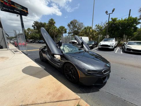Used 2019 BMW i8 Roadster AWD/4WD image 3