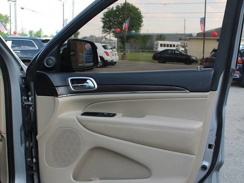 Used 2017 Jeep Grand Cherokee Limited AWD/4WD image 22