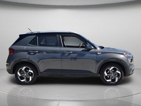 Certified 2025 Hyundai Venue Limited FWD image 5