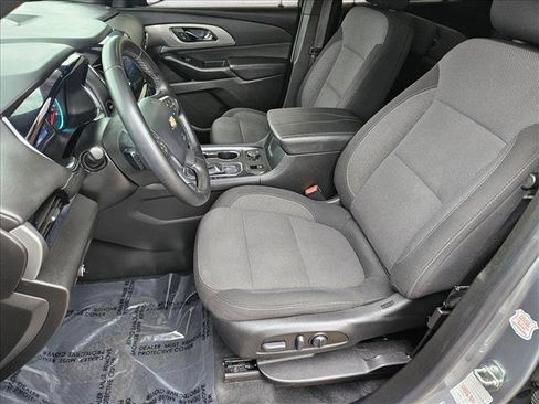 Used 2023 Chevrolet Traverse LT image 15