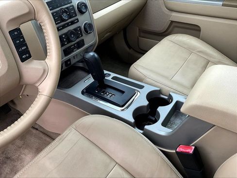 Used 2011 Ford Escape XLT w/ 203A Rapid Spec Order Code AWD/4WD image 17