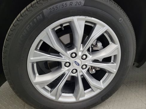 Used 2020 Ford Explorer XLT w/ Equipment Group 202A AWD/4WD image 31