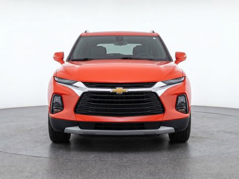 Used 2025 Chevrolet Blazer LT FWD image 2