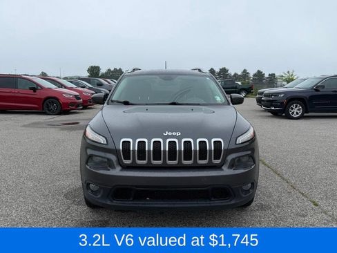 Used 2016 Jeep Cherokee Latitude w/ Cold Weather Group AWD/4WD image 2