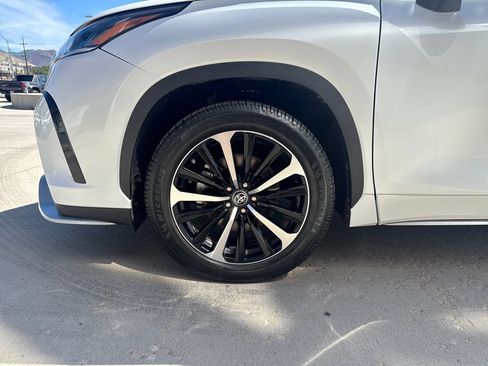 Used 2022 Toyota Highlander XSE AWD/4WD image 27
