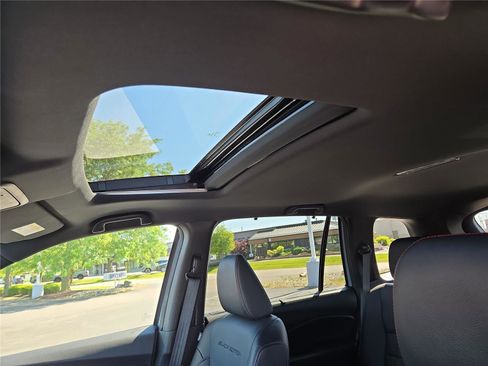 Used 2024 Honda Passport Black Edition image 23