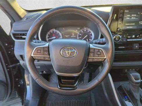Certified 2022 Toyota Highlander XSE image 13