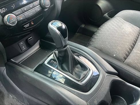 Used 2017 Nissan Rogue SV w/ SV Premium Package AWD/4WD image 18