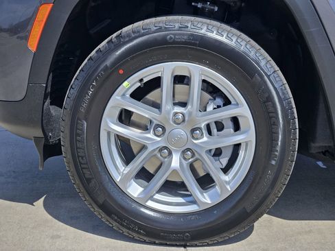 New 2026 Jeep Grand Cherokee Laredo image 12