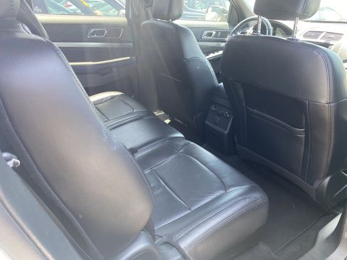 Used 2018 Ford Explorer XLT w/ Equipment Group 202A FWD image 20