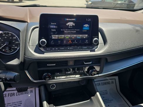 Used 2023 Nissan Rogue SV AWD/4WD image 19