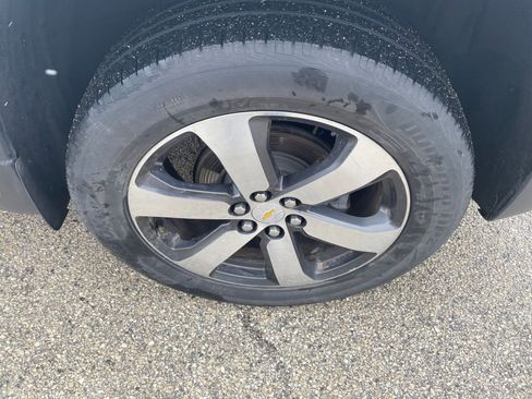 Used 2022 Chevrolet Traverse LT w/ LT Premium Package image 34