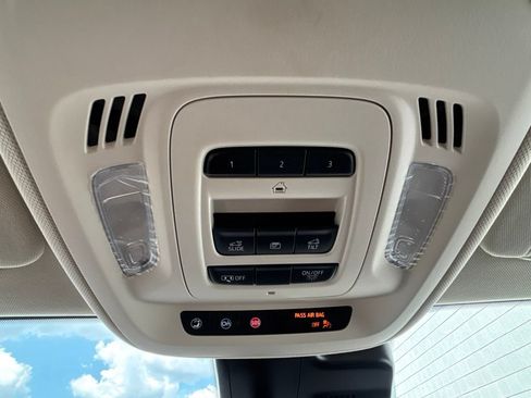 Used 2023 Buick Envision Avenir FWD image 18