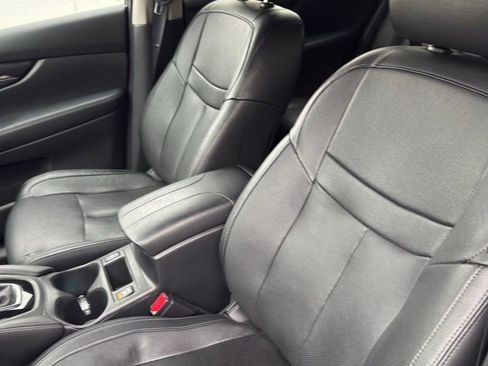 Used 2019 Nissan Rogue SL w/ Premium Package image 11