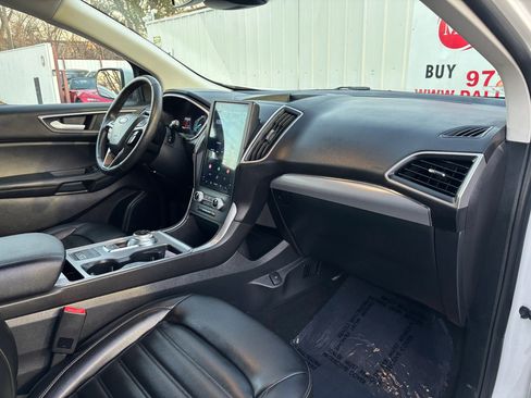Used 2021 Ford Edge SEL w/ Convenience Package image 16